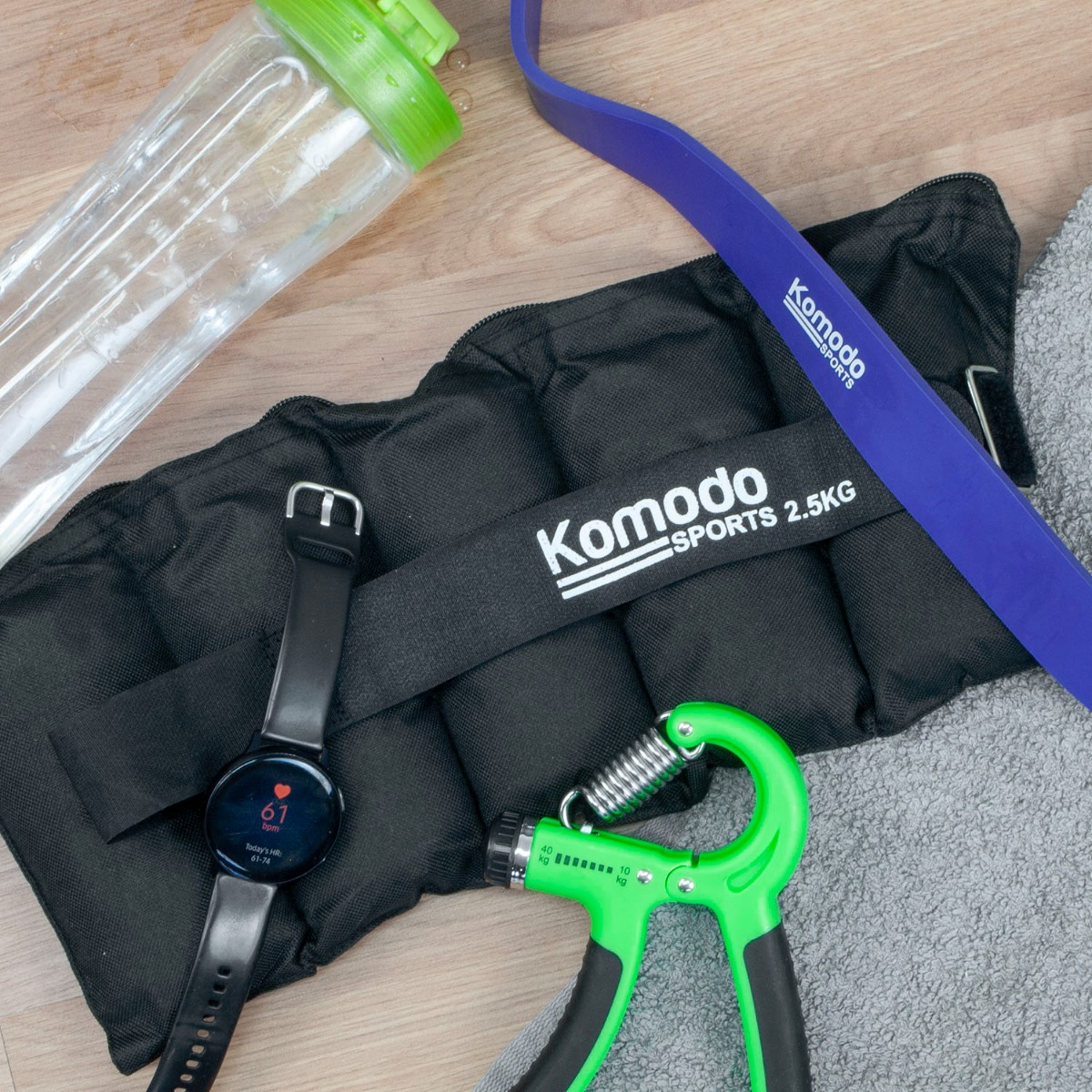 Pair of black adjustable workout weights with straps displayed on a white background, showing 2.5kg each weight.